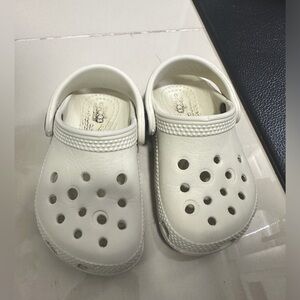 Toddler crocs